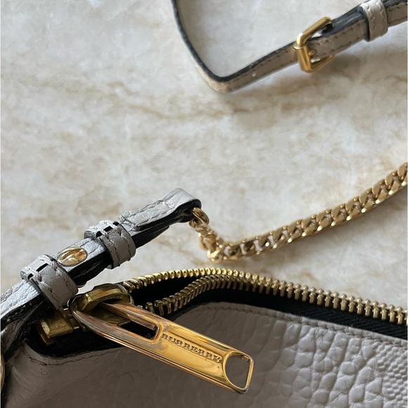 ⭐️BURBERRY Chichester Leather Embossed Crossbody⭐️ - Picture 6 of 13